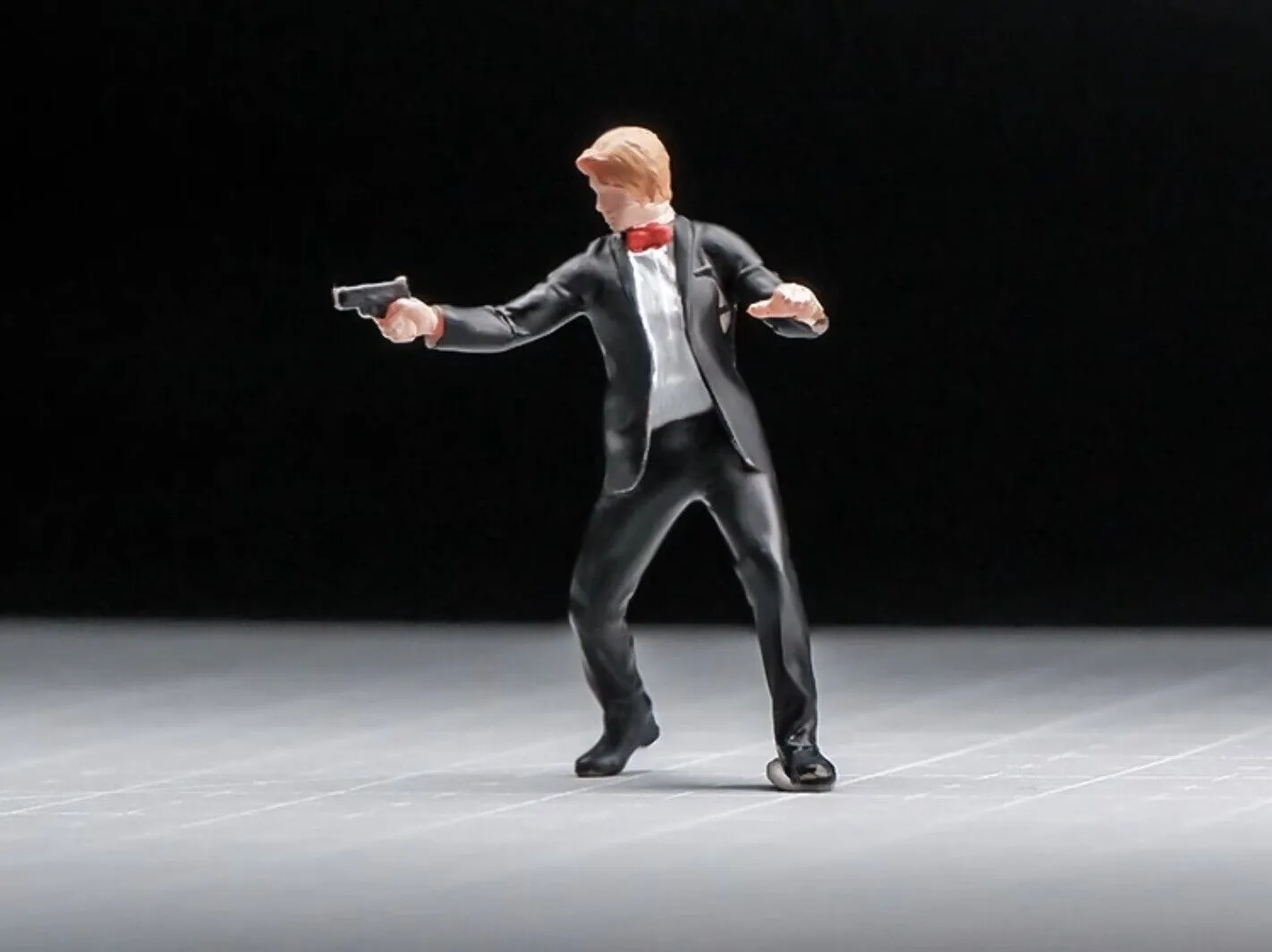1:64 Painted Figure Mini Model Miniature Resin Diorama Sand Suit Man With Gun New