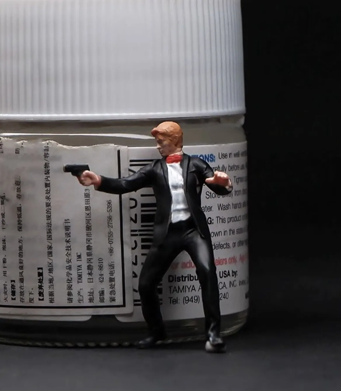 1:64 Painted Figure Mini Model Miniature Resin Diorama Sand Suit Man With Gun New