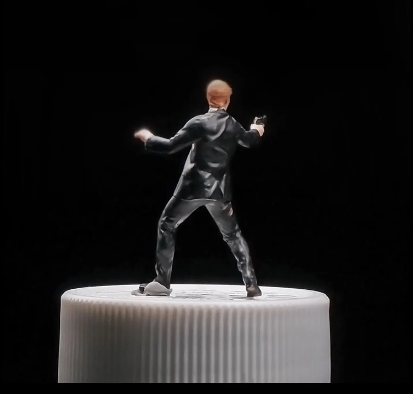 1:64 Painted Figure Mini Model Miniature Resin Diorama Sand Suit Man With Gun New