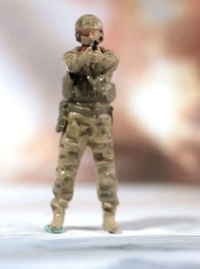 1:64 Painted Figure Model Miniature Resin Diorama Sand Army Soldier Man WIth Gun New