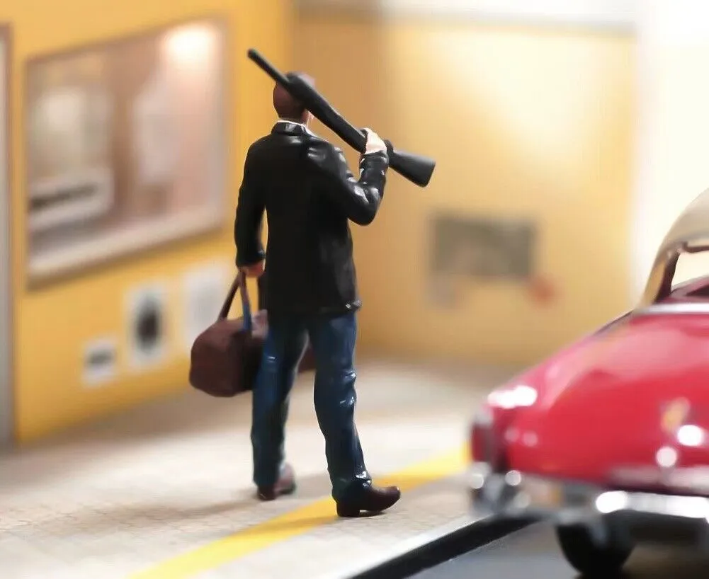 1:64 Painted Figure Model Miniature Resin Diorama Sand Killer Suit Man Gun Toy