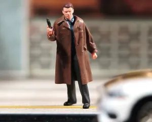 1:64 Painted Figure Model Miniature Resin Diorama Sand Killer Wind Coat Gun Man