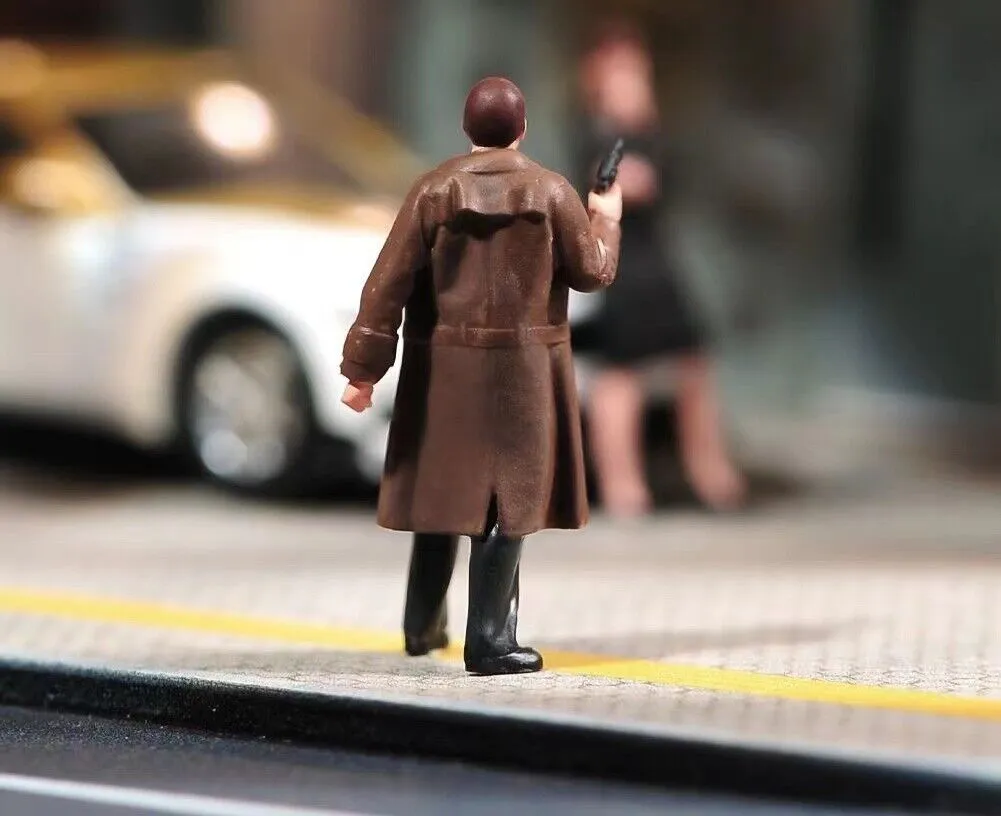 1:64 Painted Figure Model Miniature Resin Diorama Sand Killer Wind Coat Gun Man