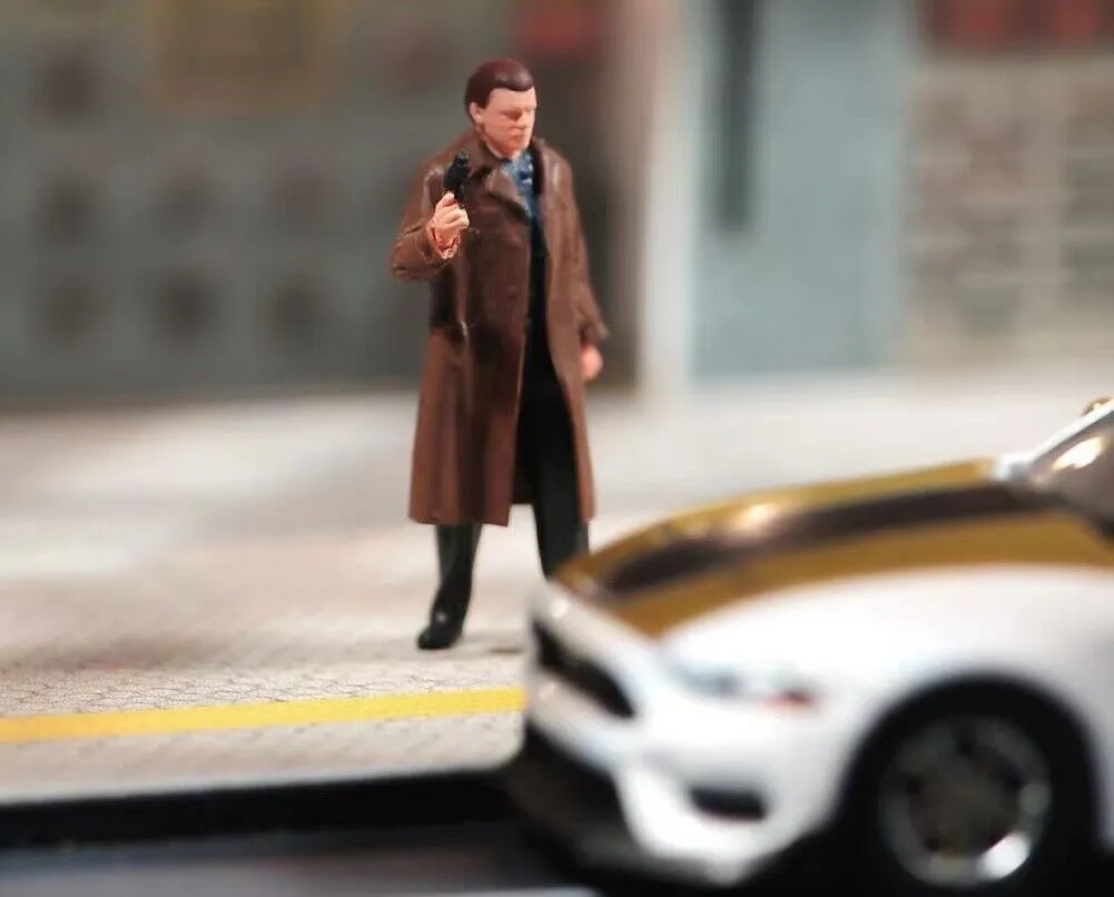 1:64 Painted Figure Model Miniature Resin Diorama Sand Killer Wind Coat Gun Man