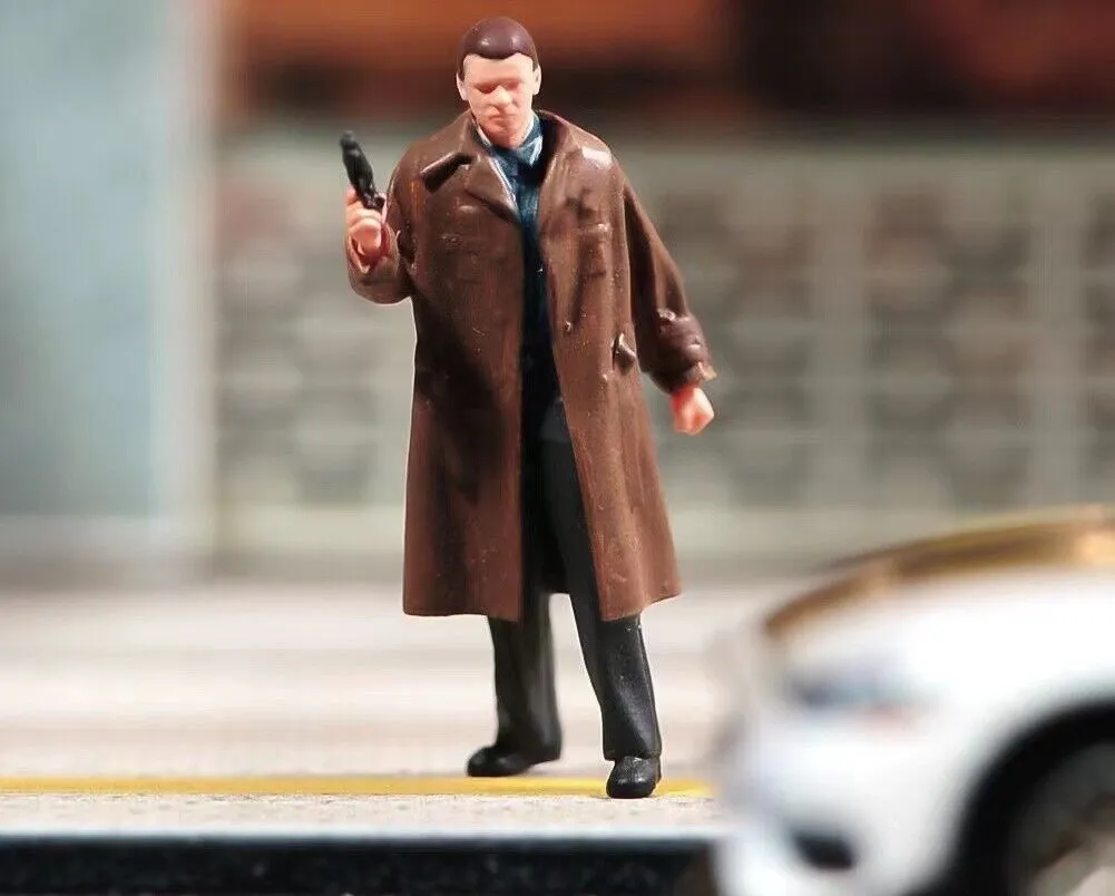 1:64 Painted Figure Model Miniature Resin Diorama Sand Killer Wind Coat Gun Man