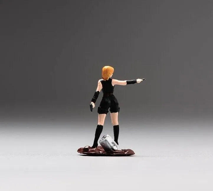 1:64 Painted Unpainted Figure Model Miniature Resin Diorama Killer Lady with Gun New