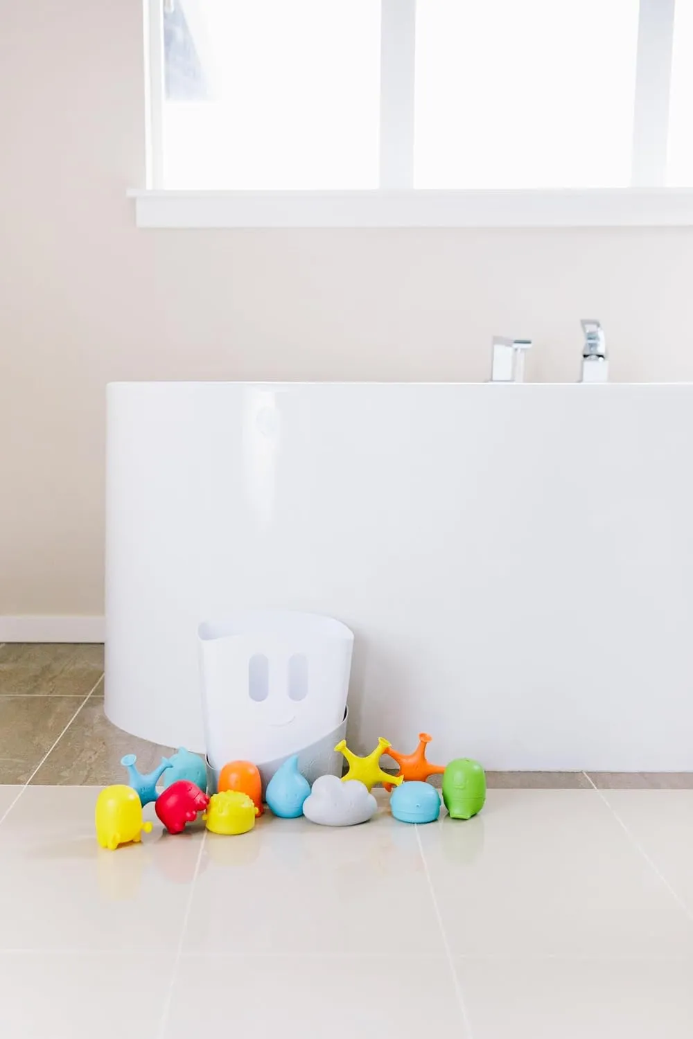Bath Toy Bin$ Dishwasher Safe$ White Ubbi Baby Bath Time Essential Gift Set$ unconventional recurring seal luminous multitude bryn Stand Up Draining 