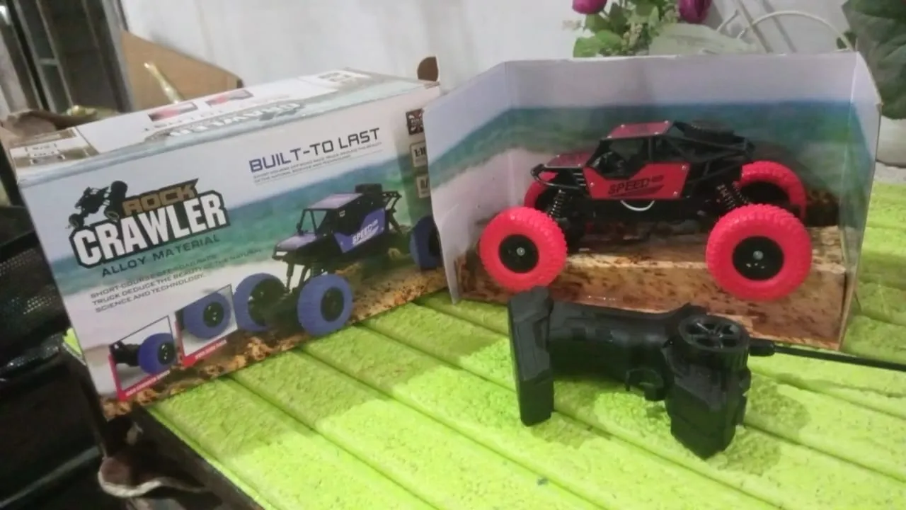 Rock Crawler Monster RC Truck All Terrain Stunt Racing Car Rechargeable Indoor Outdoor Toy Car